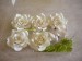 dekorace na sv. dort - bílé růže, lístky,labutě